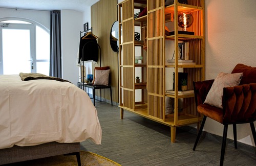 Schoftland Apartment | Genieße ein stilvolles Erlebnis in dieser zentral gelegenen Unterkunft.