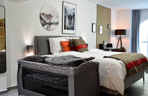 Schoftland Apartment | Genieße ein stilvolles Erlebnis in dieser zentral gelegenen Unterkunft.
