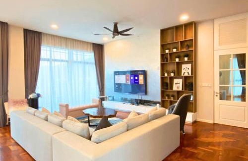 Genting Highlands Apartment | Genting Grand Penthouse Vist'A-Residences, 4BR&4'5Baths, sleeps 19pax, Balcony Partial Hills View, Bathtub, Coway Dispenser, Streaming Device, Fully AC,4 Private Cars Park