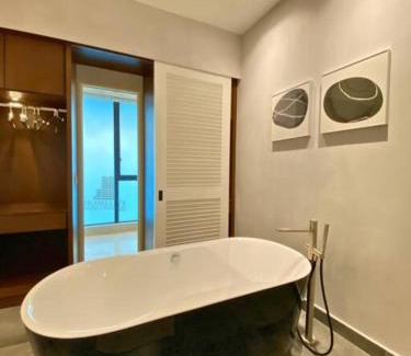 Genting Highlands Apartment | Genting Grand Penthouse Vist'A-Residences, 4BR&4'5Baths, sleeps 19pax, Balcony Partial Hills View, Bathtub, Coway Dispenser, Streaming Device, Fully AC,4 Private Cars Park