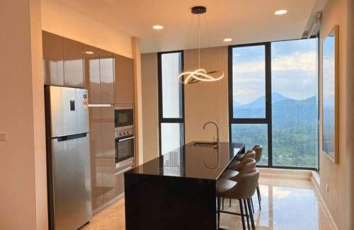 Genting Highlands Apartment | Genting Grand Penthouse Vist'A-Residences, 4BR&4'5Baths, sleeps 19pax, Balcony Partial Hills View, Bathtub, Coway Dispenser, Streaming Device, Fully AC,4 Private Cars Park