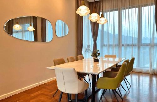 Genting Highlands Apartment | Genting Grand Penthouse Vist'A-Residences, 4BR&4'5Baths, sleeps 19pax, Balcony Partial Hills View, Bathtub, Coway Dispenser, Streaming Device, Fully AC,4 Private Cars Park