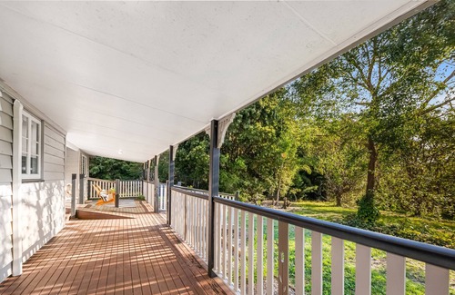 Woombye House | Genuine Queenslander 15 min from beaches and the Hinterland situated on 11 acres