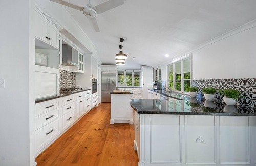 Woombye House | Genuine Queenslander 15 min from beaches and the Hinterland situated on 11 acres