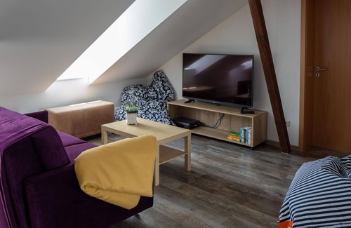 Cossebaude Apartment | Geography Cabinet - Guest House Dresden - Old School Gohlis