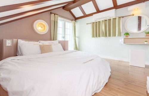 Irun-myeon House | Geoje Kachi and Santorina Pension