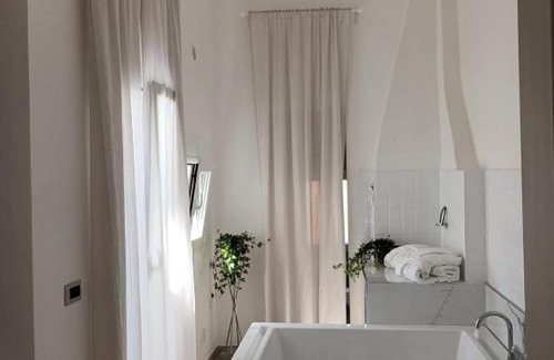 Palo del Colle House | Geometric Hermes Bianca