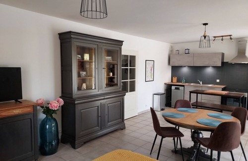 Saint-Georges-sur-Baulche Apartment | Georges, un Appartement au Look Chic Rustique