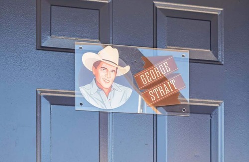 Buena Vista Apartment | George Strait Themed Apartment!