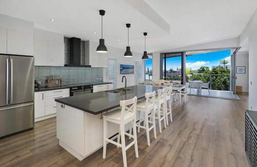 Alexandra Headland House | GEORGE8- THE ULTIMATE, FAMILY BEACH HOUSE!