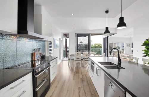 Alexandra Headland House | George8-Ultimate Beach House