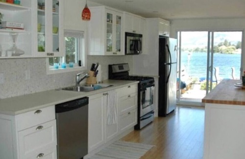 Okanagan-Similkameen House | Georgeous Lakefront Property in Wine Country!