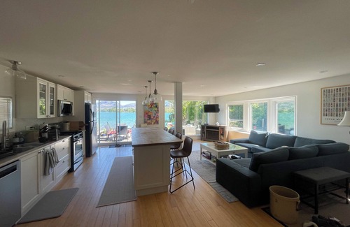 Okanagan-Similkameen House | Georgeous Lakefront Property in Wine Country!