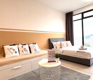 George Town Apartment | Georgetown Beacon SkyPool 9 pax Family & Baby-Friendly Luxury Suite Penang