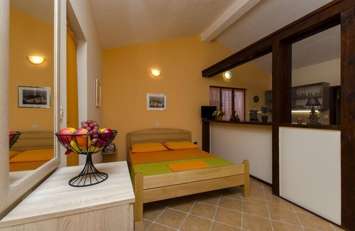 Razanj Apartment | Georgi - 200 m From sea - SA2 Oranz