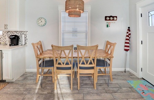 Mexico Beach Cottage | "Georgia Sand" is 600 steps to the beach! This 2BD/2BA adorable cottage sleeps 8!