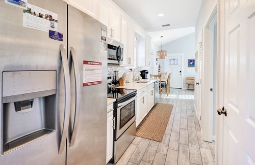 Mexico Beach Cottage | "Georgia Sand" is 600 steps to the beach! This 2BD/2BA adorable cottage sleeps 8!