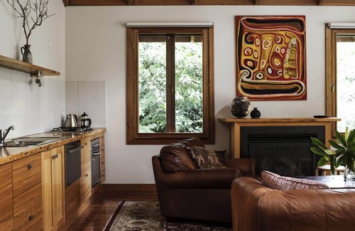 Daylesford Cottage | Georgie Gardens Daylesford ~ "Gorgeous" ~ Spa Bath