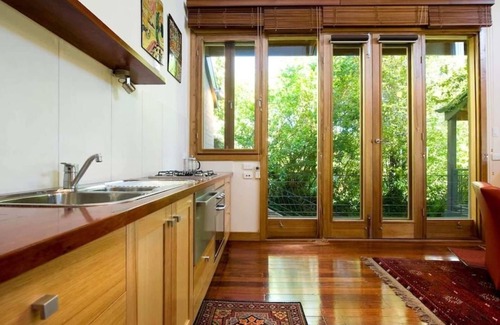 Daylesford Cottage | Georgie Gardens Daylesford ~ "Gorgeous" ~ Spa Bath