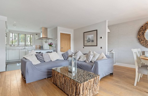 Saundersfoot House | Ger Y Mor - Village Centre with Parking