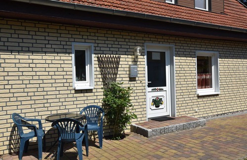 Wieck auf dem Darss Apartment | Geraeumige Ferienwohnung mit Garten