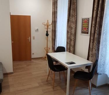 Schottenfeld Apartment | Gerald`s Apartment 5