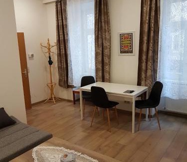 Schottenfeld Apartment | Gerald`s Apartment 5