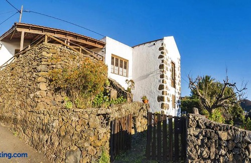 Valverde House | Geranios Rojos