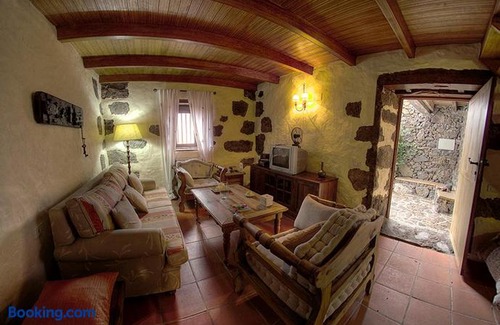 Valverde House | Geranios Rojos