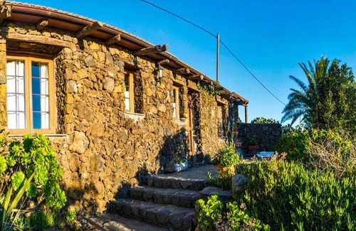 Valverde House | Geranios Rojos II