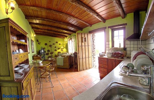 Valverde House | Geranios Rojos II