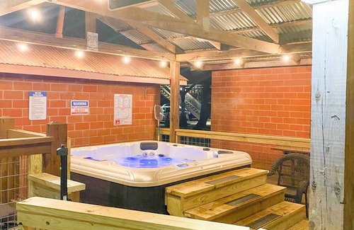 Seguin Cabin | Geronimo Creek Retreat Getaway Cabin #4 in Seguin