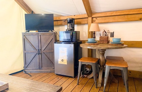 Seguin Cabin | Geronimo Creek Retreat Getaway Cabin #4 in Seguin