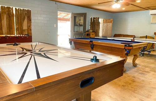 Seguin Cabin | Geronimo Creek Retreat Getaway Cabin #4 in Seguin