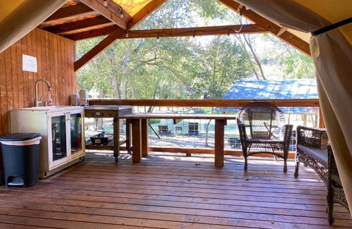 Seguin House | Geronimo Creek Retreat Getaway Cabin A