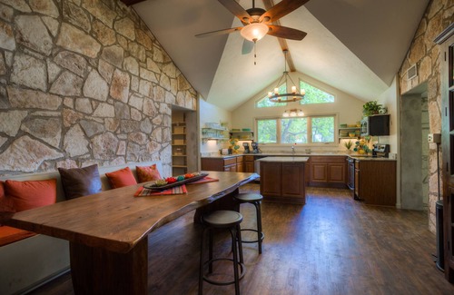 Hunt House | Get away at Mo-Ranch!