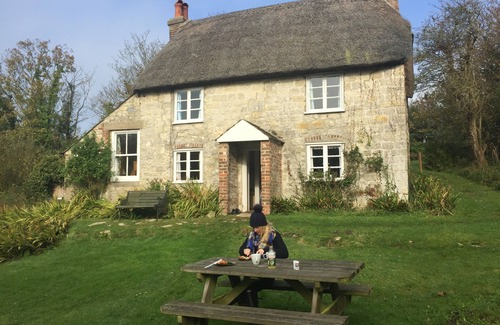 Holworth Cottage | Get Away From It All And Relax In This Characterful Period Thatched