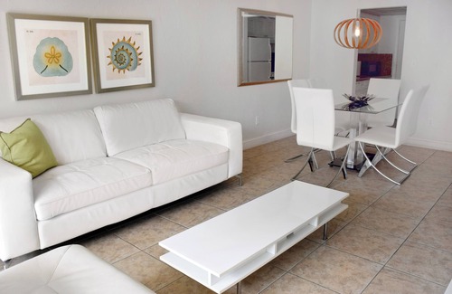 Key Biscayne Apartment | Get Ready for Florida Vacation! Private Access to Beach, Free Parking, Pool!