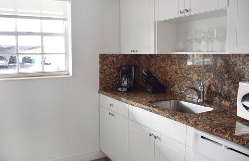 Key Biscayne Apartment | Get Ready for Florida Vacation! Private Access to Beach, Free Parking, Pool!