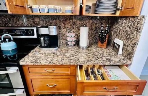 East Boca Raton House | Getaway House in Boca Raton E., 7 minutes Beach, Heated Pool, 5 beds, Sleep 8