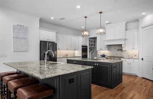 Malakoff House | Getaway near Dallas lake view private pool hot tub kayak fishing