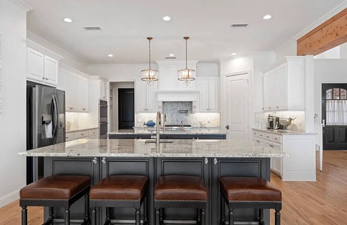Malakoff House | Getaway near Dallas lake view private pool hot tub kayak fishing