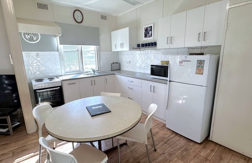 Exmouth House | Getaway Villas Unit 3 -This Villa is Perfect for groups and families alike