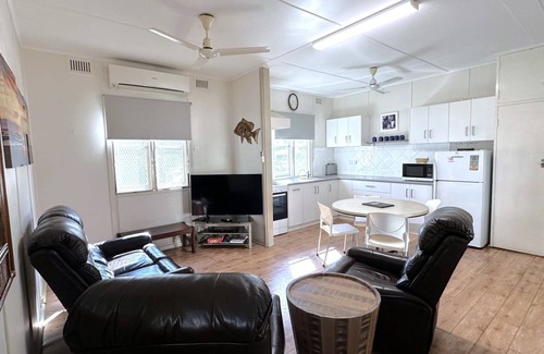 Exmouth House | Getaway Villas Unit 3 -This Villa is Perfect for groups and families alike