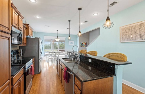 Shoreline Park House | Getting Nauti by the Bay! 5 Bedrooms, Waterfront!