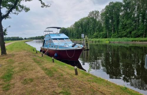 Municipality of Tynaarlo Boat Rental | Gezellig overnachten, Luxe boot