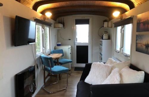 Medemblik House | Gezellige Pipo met grote schommel aan het water