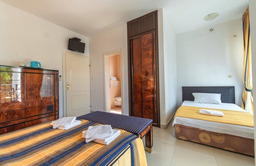 Kaluđerac House | GH Leonardo - Triple Room with Balcony