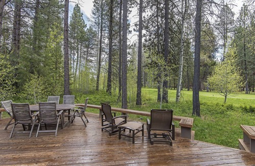 Black Butte Ranch House | GH115 | Well-appointed kitchen, 4 spacious bathrooms & views of 18th fairway!