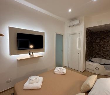 Appio Latino Apartment | Gianvenuti House Rome - Metro A with Jacuzzi